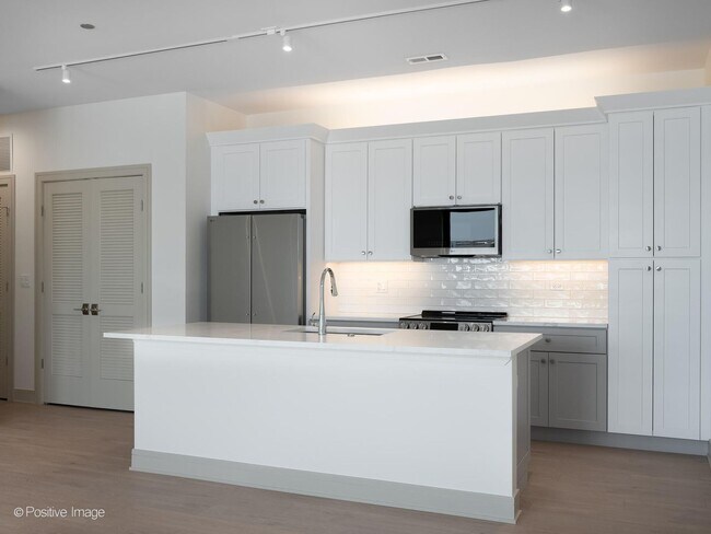 Photo - 3202 N Racine Ave Unit #301