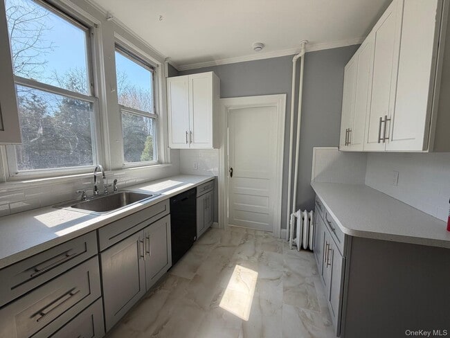 Building Photo - 24 Doxsey Pl Unit 3