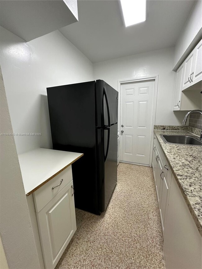 Photo - 790 81st St Unidad 3