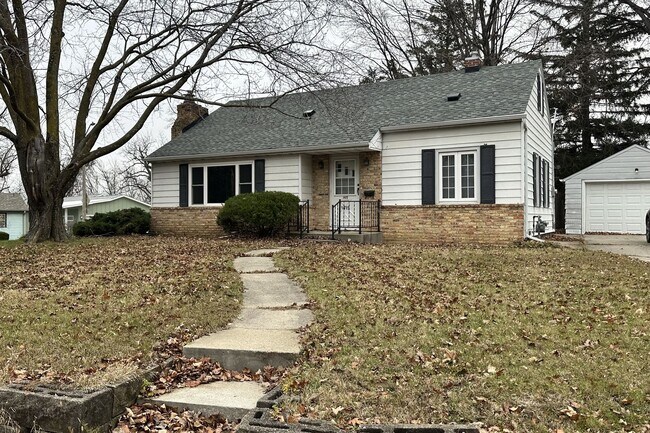 2 - Bedroom House Near Ames High School - 2 - Bedroom House Near Ames High School