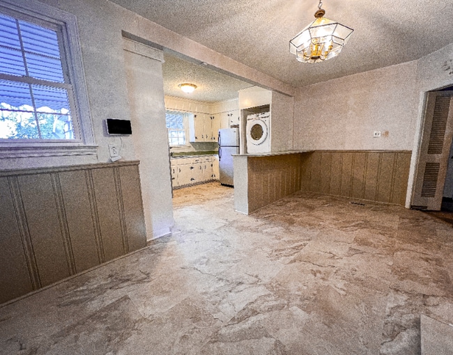 Photo - 715 E 58th St