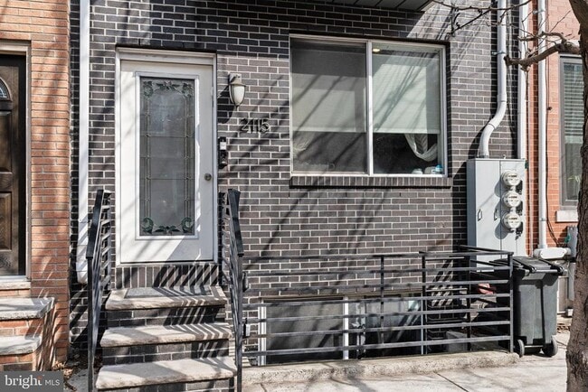 Building Photo - 2115 Carpenter St Rental