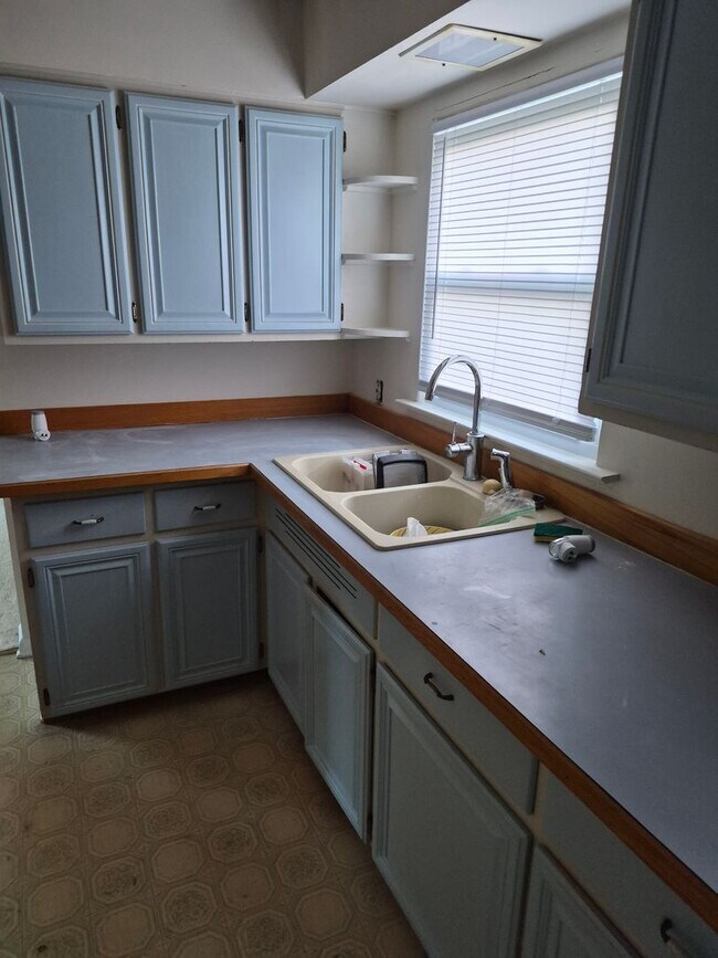 Building Photo - Charming 3 bed 1 Bath