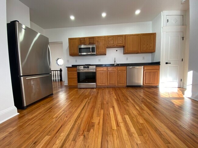 Building Photo - 16 Grant St Unit 2 Rental