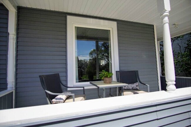 Photo - 817 26th Ave NE