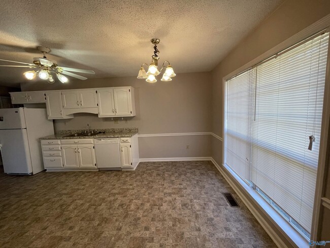 Photo - 100 Medicine Bend Ct House