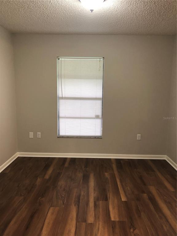 Photo - 1113 Hallamwood Trail S