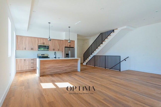 Photo - 10847 Morrison St Unit 10845 1/2