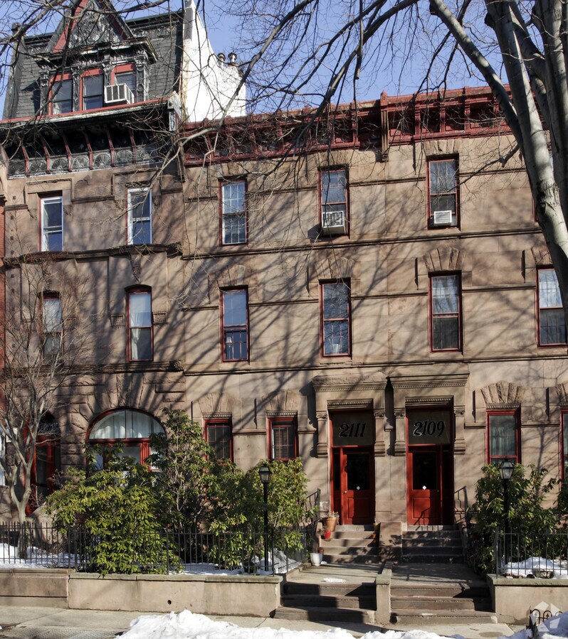 Photo - 2111 Green St