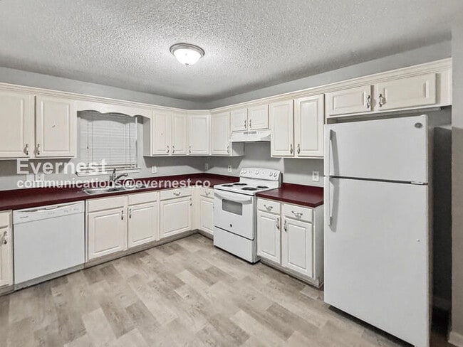 Photo - 1104 Oak Creek Trail