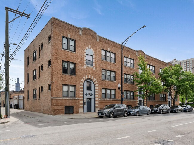 Building Photo - 39 N Paulina St Unit 3