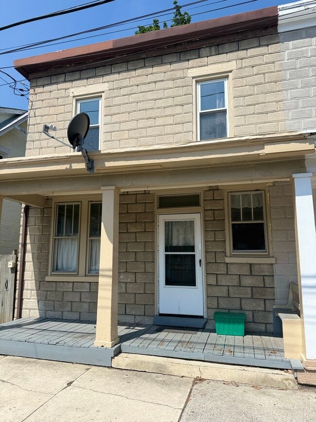 Building Photo - 3 Bedroom 1 Bath in Carlisle, PA! Rental