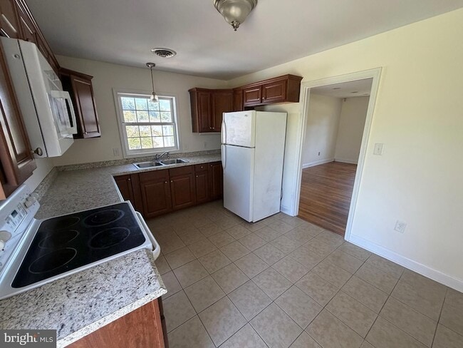 Photo - 9005 Centreville Rd