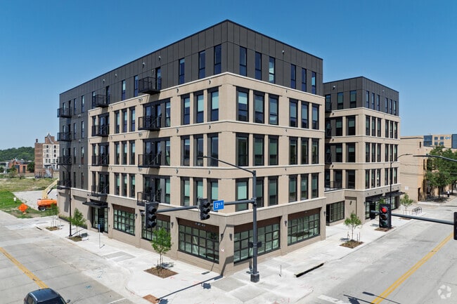 Building Photo - The Deco Rental