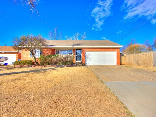 Building Photo - 3 Bedroom Rental in the Village!!