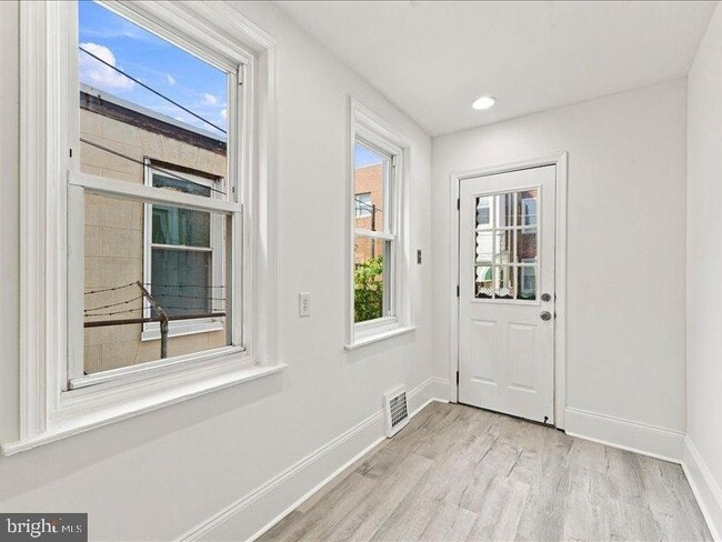Photo - 2428 E Huntingdon St