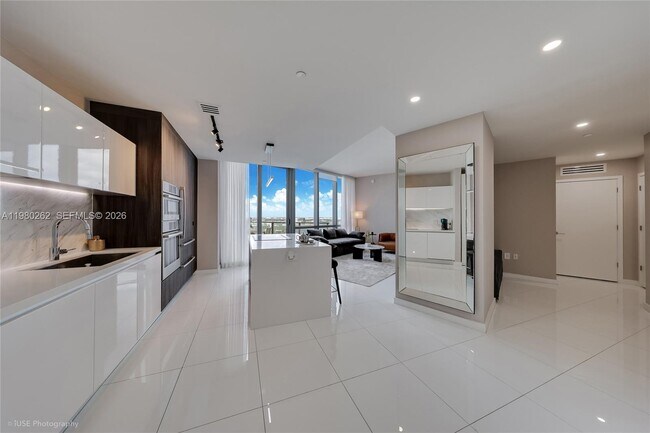 Photo - 851 NE 1st Ave Unit 3402