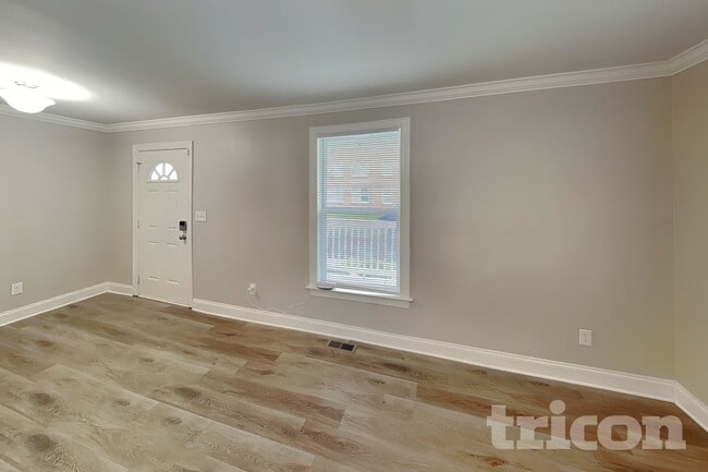 Photo - 247 Young Ave SW