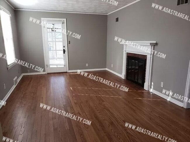 Photo - GORGEOUS 3 Bed 2 Bath House in Merriam-Ava...