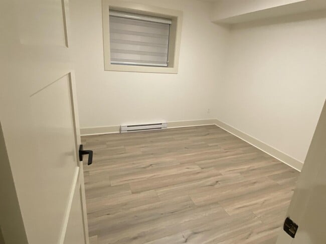 Photo - 19811 75 Ave