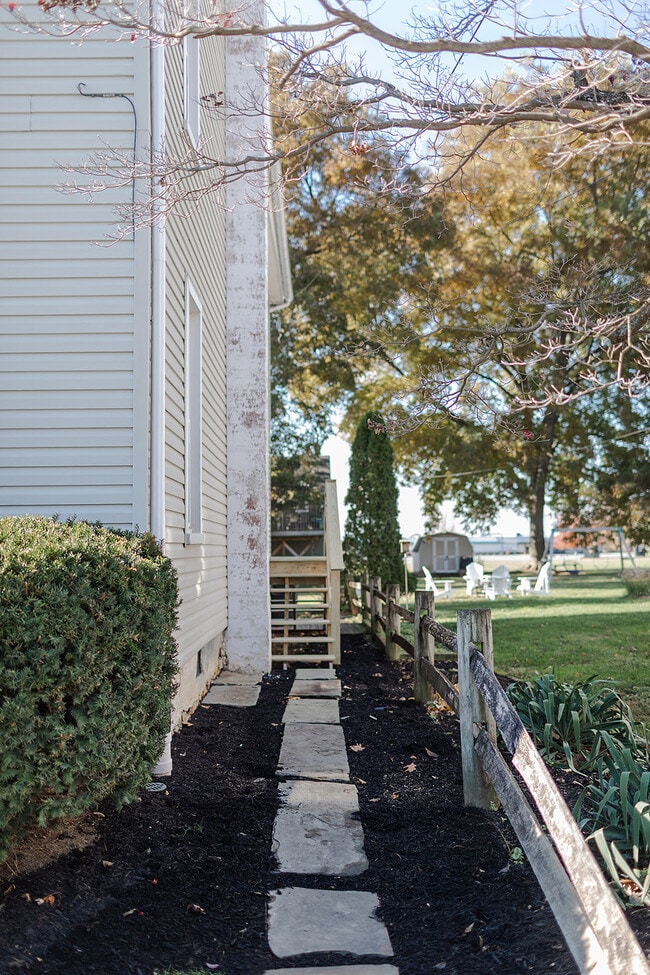 Building Photo - 6018 Carpenter St Unit 6018