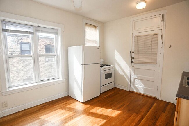 Photo - 3523 N Broadway St Unit 3E