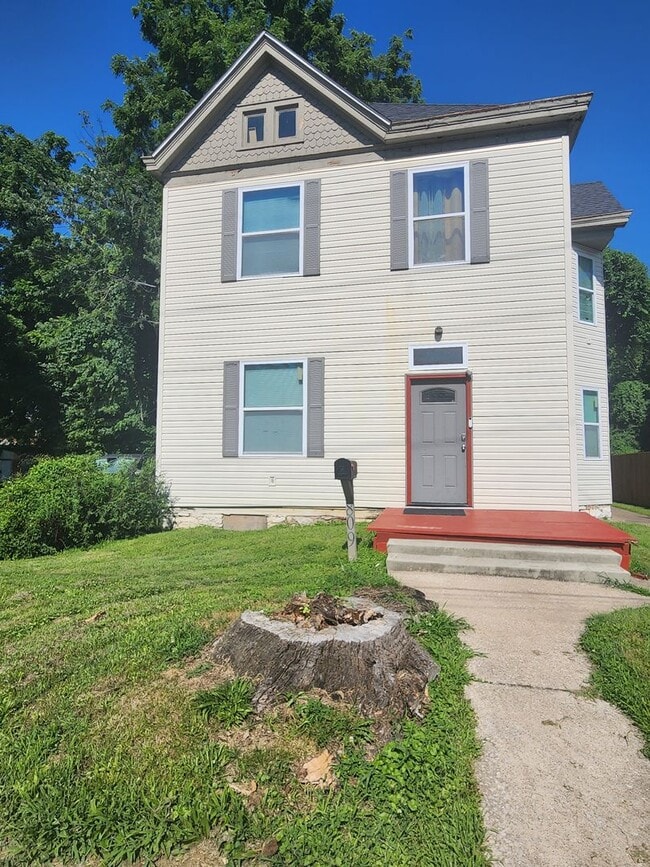 5 Bedroom Home Alton - 5 Bedroom Home Alton