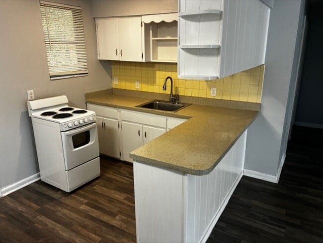 Photo - 1160 Comanche St