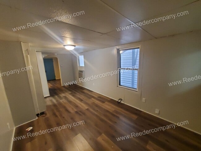 Photo - Private 1 bedroom house with Office space!!