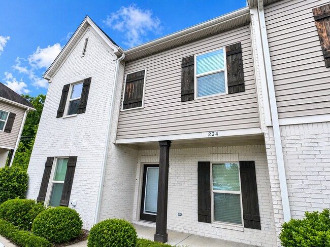 Building Photo - 4BR/4.5BA For Rent