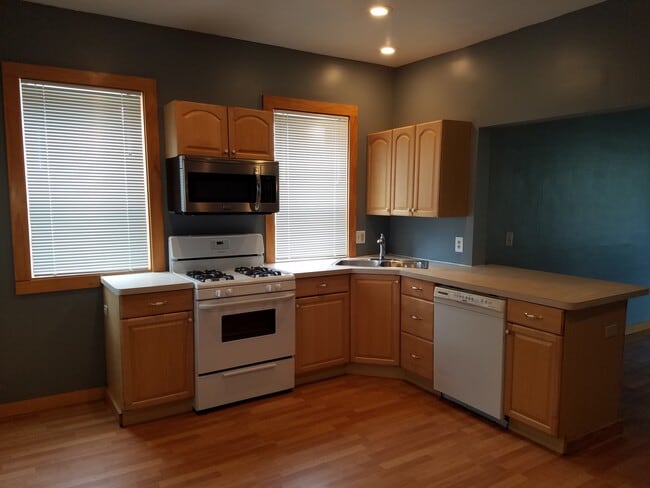 Photo - 113 E Spring St Unit 1