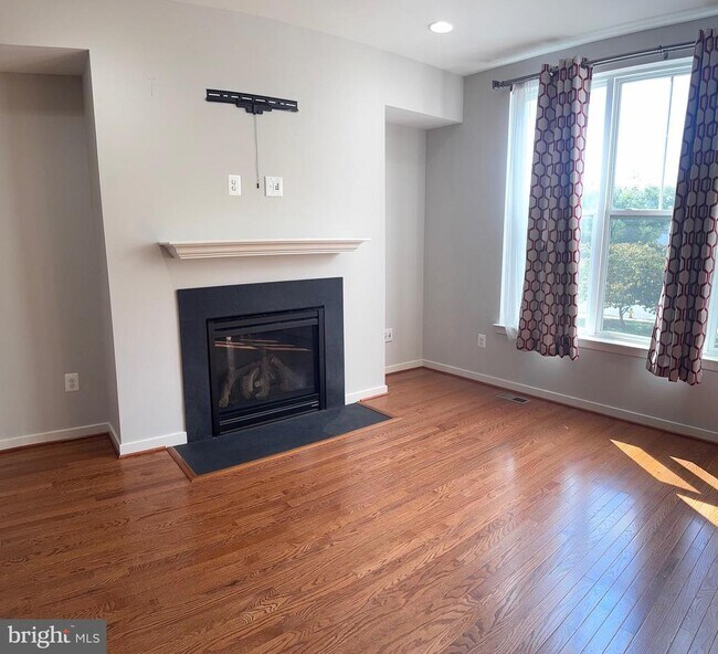Photo - 1415 Trafalgar Ln