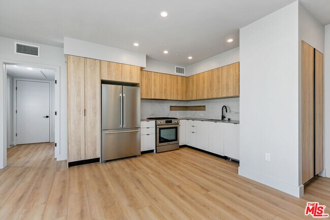 Photo - 12431 Rochester Ave Unidad PH7