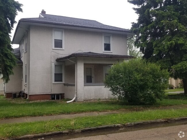 Building Photo - 704 8th St Rental
