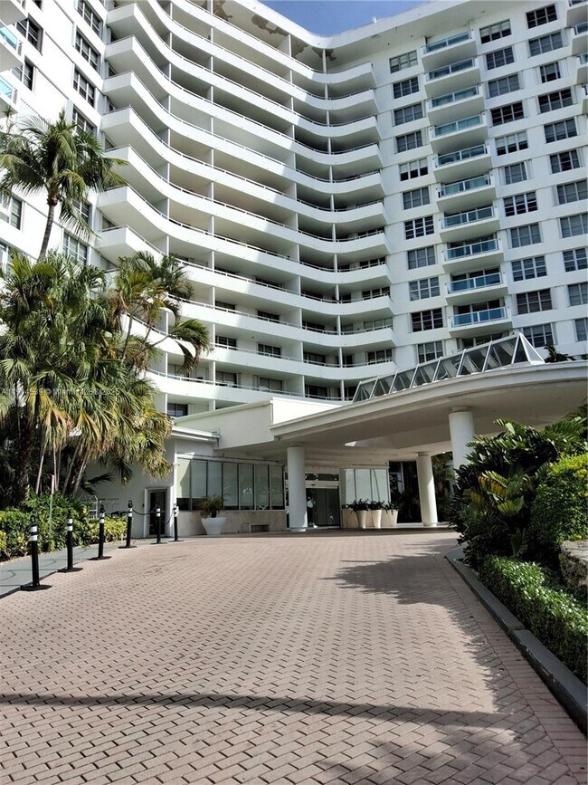 Photo - 5161 Collins Ave Unit 312