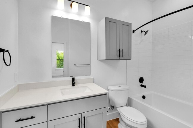 Building Photo - 1608 Bernard St Rental