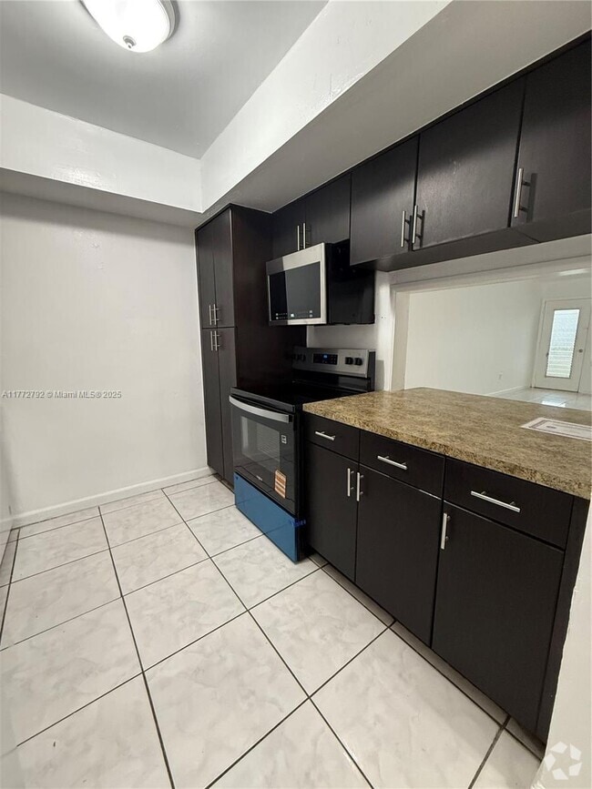 Building Photo - 1885 NE 121st St Unit 18 Rental