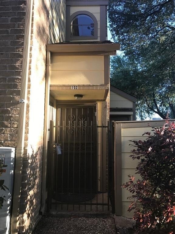 Building Photo - 8299 Cambridge St Unit 102