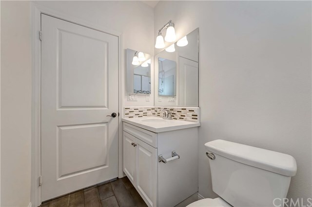 Photo - 76 Scarlet Bloom