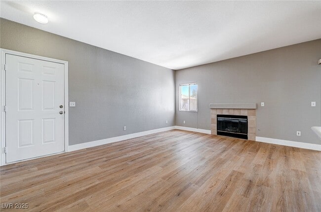 Photo - 855 N Stephanie St Unidad 1724