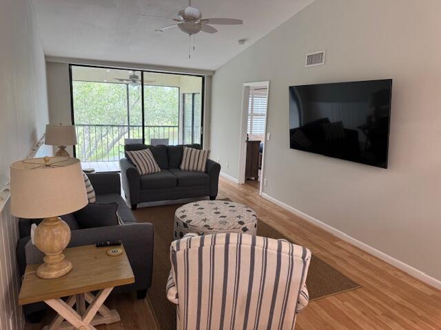 Building Photo - 6928 Briarlake Cir Unit 202