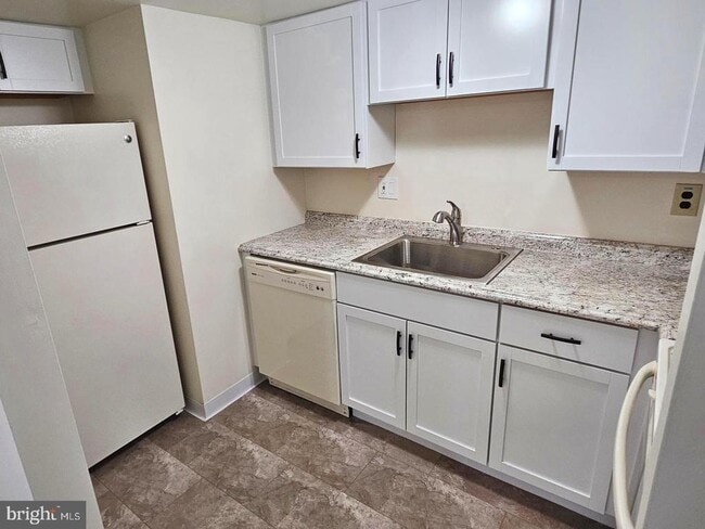 Photo - 215 W 3rd Ave Unit 9