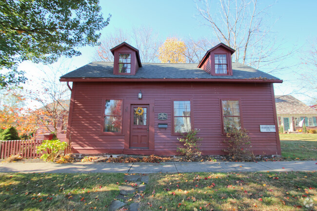 Building Photo - 541 N Main St Rental