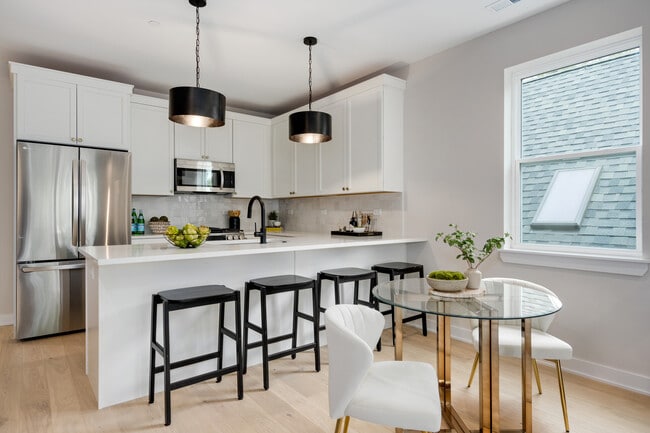 Photo - 1631 N Lawndale Ave Unidad 2N