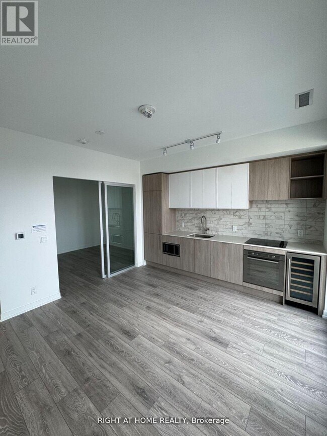 2020 Bathurst St Unit 1512