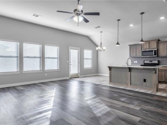 Photo - 806 Barbaroot Dr