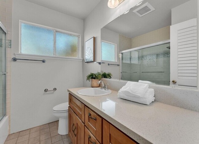 Photo - Sun-Filled Single-Story Home with Private Yard in Prime Walnut Creek Location