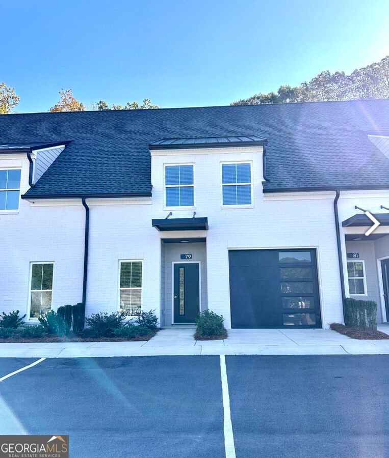 Photo - 79 Chateau Dr SE