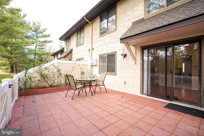Photo - 29 Hampshire Dr