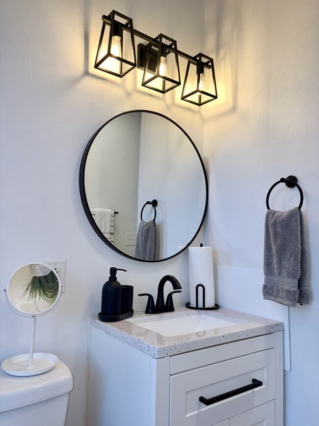 Bathroom - 2202 Sarah St Unit 2